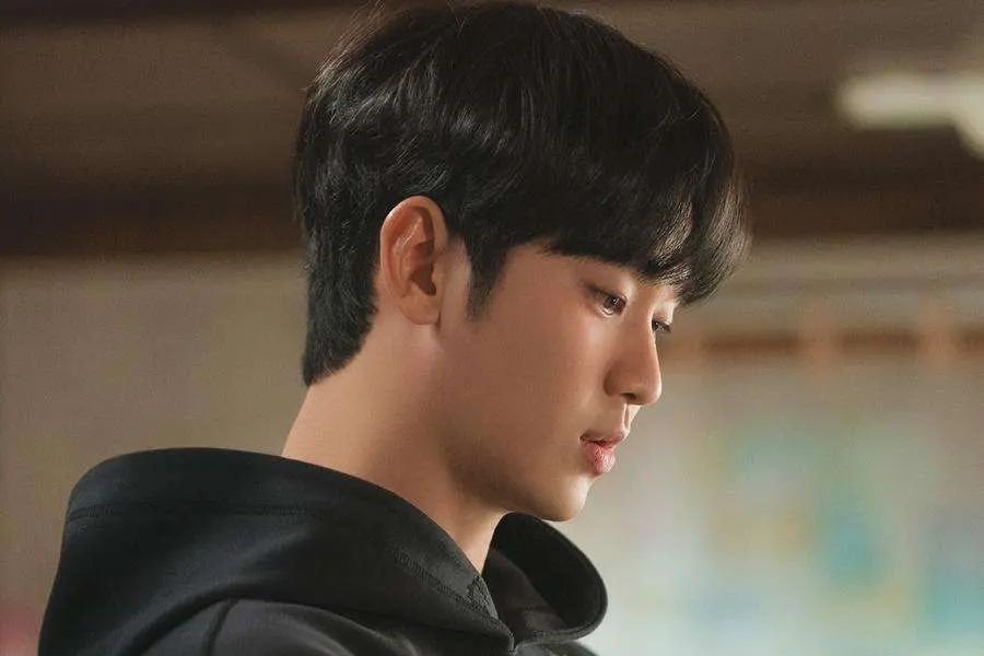 Des fans de K-pop étrangers demandent le retrait de Kim Soo-hyun des The Fact Music Awards et AAA 2026