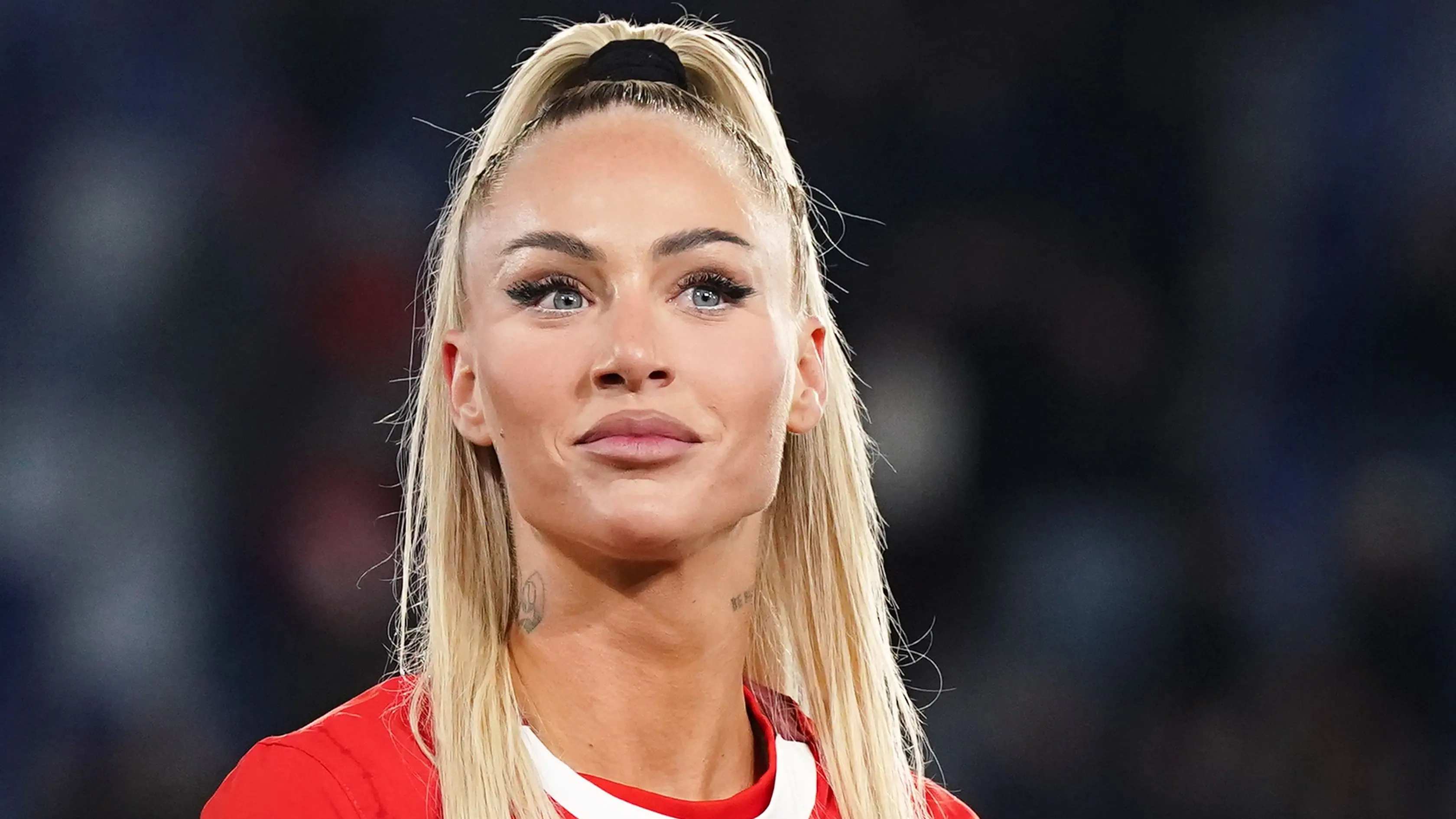 Alisha Lehmann va se marier ! La star suisse annonce ses fiançailles avec Montel McKenzie et partage des photos de sa demande en mariage sur la plage