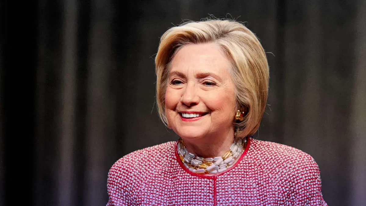 Hillary Clinton se moque de JD Vance après ses propos sur la fraude et vise Trump
